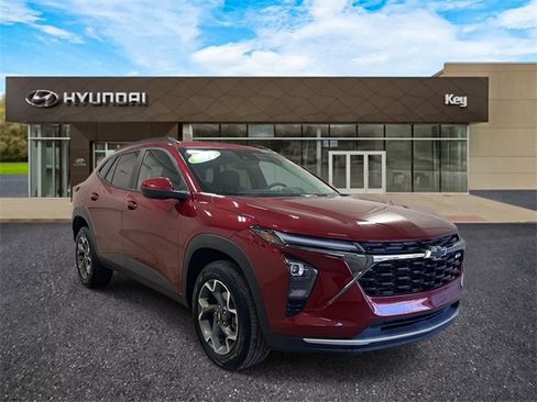 Used 2024 Chevrolet Trax LT image 3