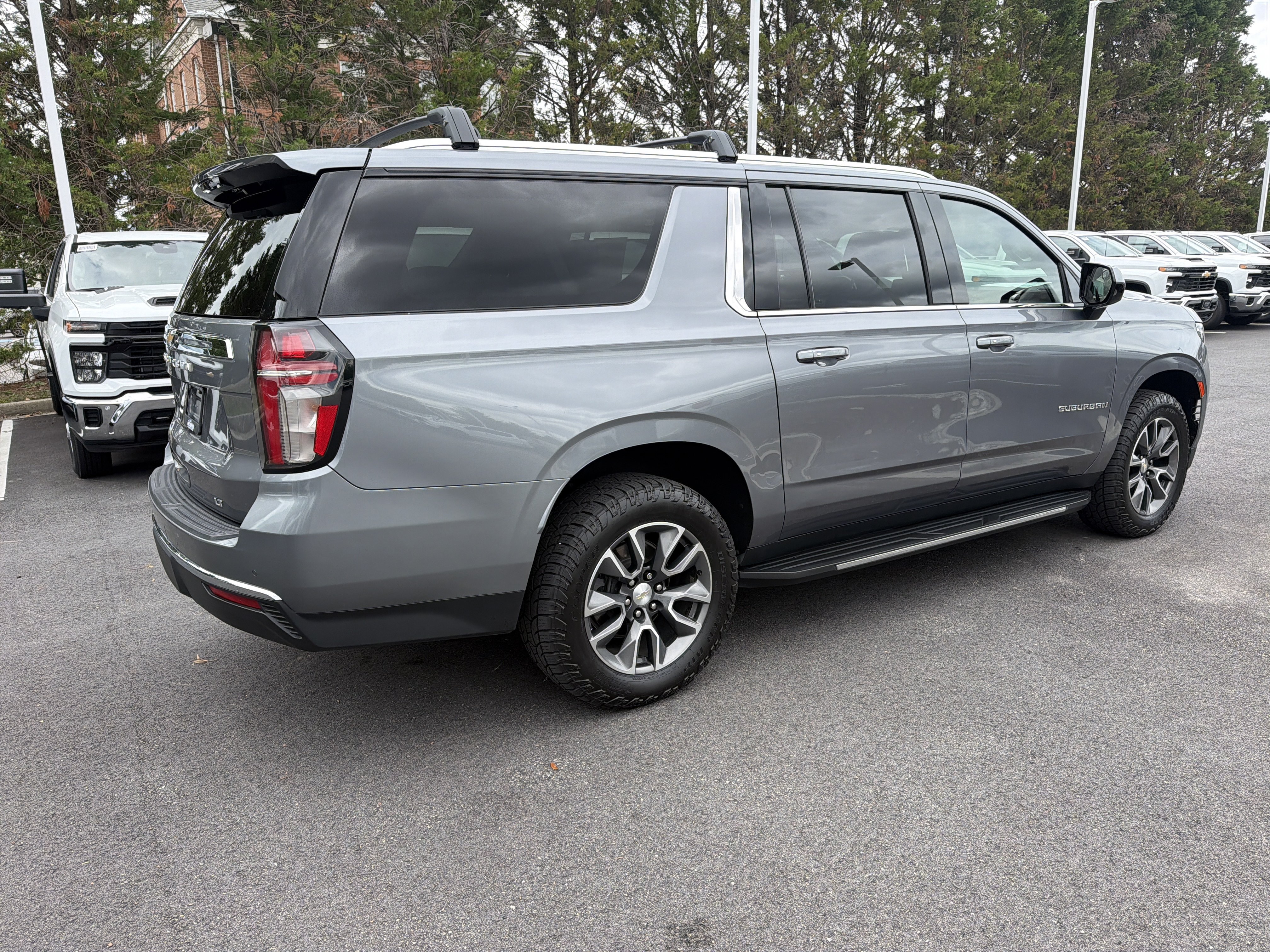 Used 2021 Chevrolet Suburban LT AWD/4WD image 10