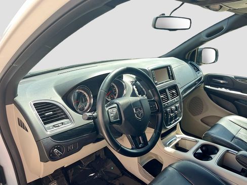 Used 2018 Dodge Grand Caravan SXT FWD image 9