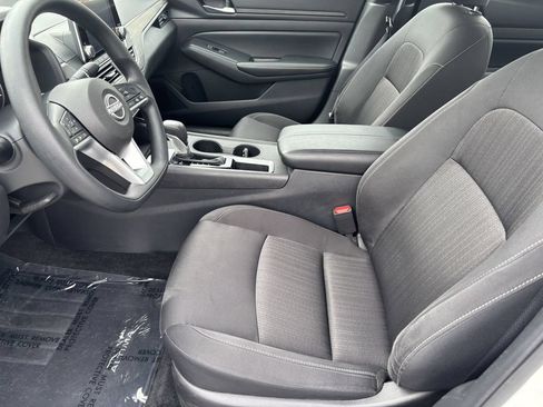Used 2025 Nissan Altima 2.5 SV FWD image 13