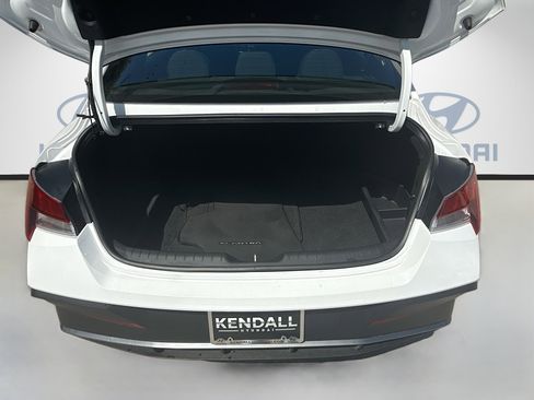 Certified 2025 Hyundai Elantra Sport image 23