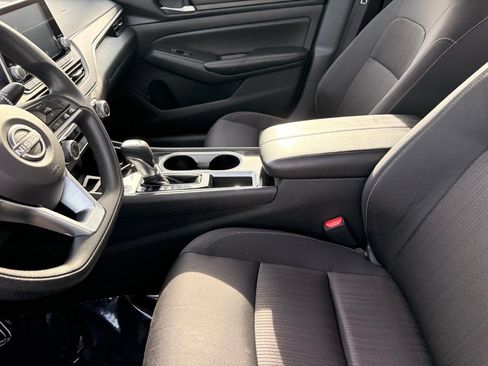 Certified 2024 Nissan Altima 2.5 SV FWD image 17