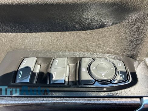 Used 2022 Chevrolet Silverado 1500 LT AWD/4WD image 21