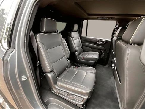 Used 2021 GMC Yukon XL SLT w/ SLT Luxury Plus Package image 17