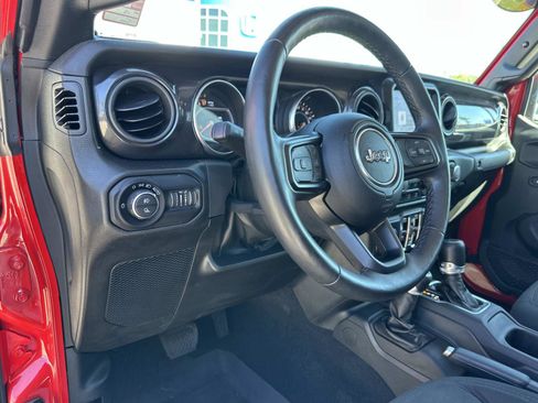 Certified 2022 Jeep Gladiator Sport image 17