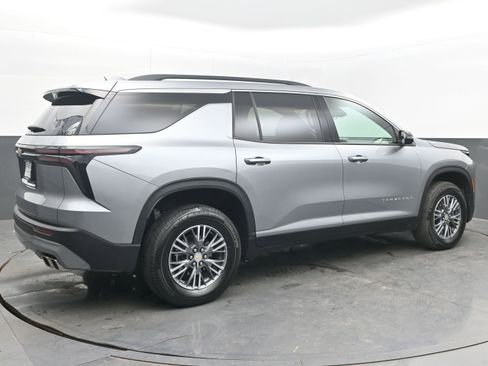 Used 2025 Chevrolet Traverse LT image 9