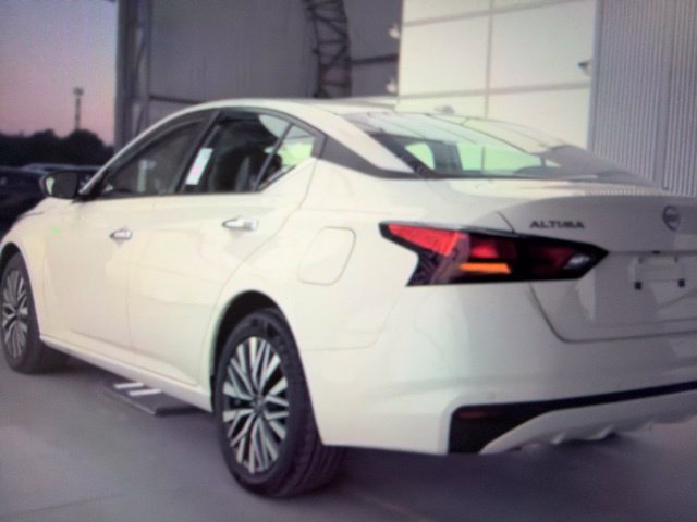 Certified 2025 Nissan Altima 2.5 SV AWD/4WD image 9