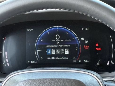 Used 2025 Toyota Corolla Cross XLE w/ Convenience Package AWD/4WD image 16