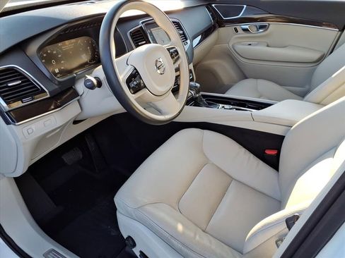 Used 2018 Volvo XC90 T6 Momentum w/ Convenience Package image 13