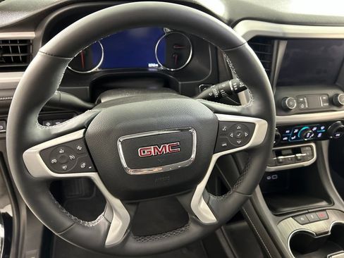 Used 2023 GMC Acadia SLT w/ Technology Package FWD image 9