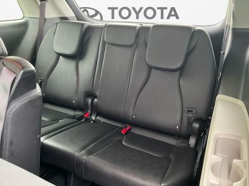 Used 2023 Kia Carnival LX FWD image 24