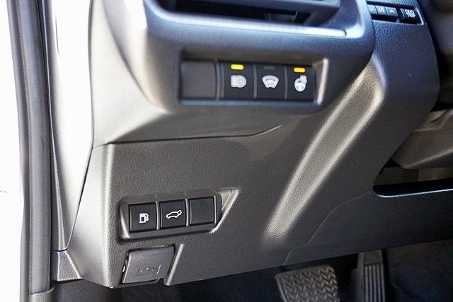 Used 2024 Toyota Prius Limited w/ Limited Premium Package FWD image 36
