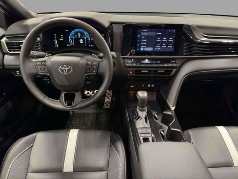 Used 2025 Toyota Camry SE image 17