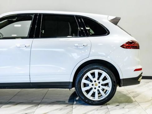 Used 2017 Porsche Cayenne AWD/4WD image 19