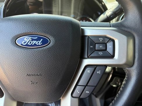 Used 2022 Ford F250 Lariat w/ Black Appearance Package AWD/4WD image 21