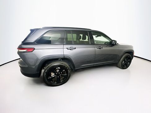 Used 2023 Jeep Grand Cherokee Limited w/ Luxury Tech Group II image 10