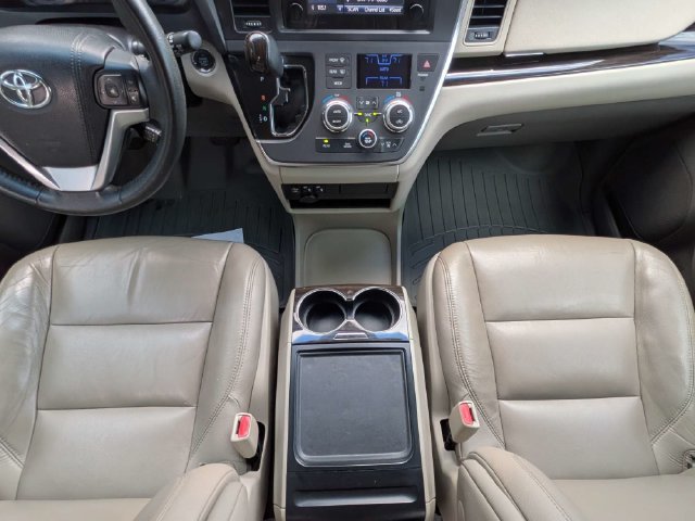 Used 2017 Toyota Sienna XLE FWD image 20