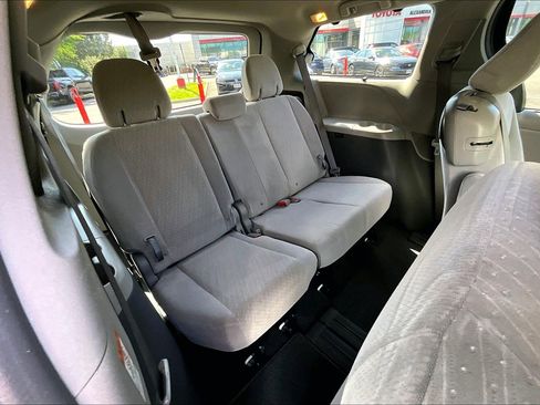 Used 2019 Toyota Sienna LE FWD image 25