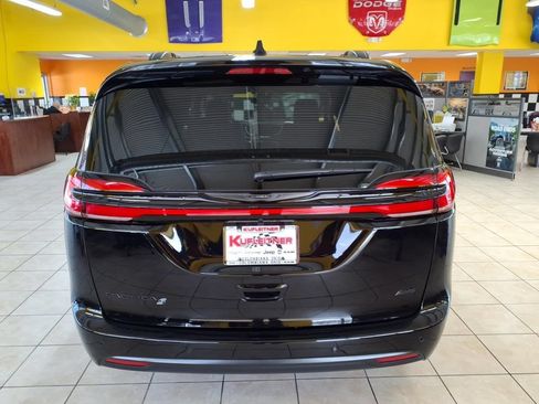 New 2026 Chrysler Pacifica Select w/ S Appearance Package AWD/4WD image 5