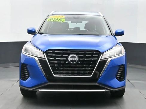 Used 2024 Nissan Kicks SV image 3