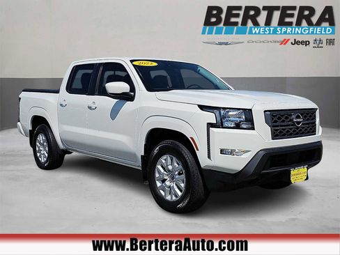 Used 2022 Nissan Frontier SV image 1