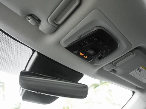Used 2023 Toyota Corolla Cross XLE w/ Convenience Package FWD image 21