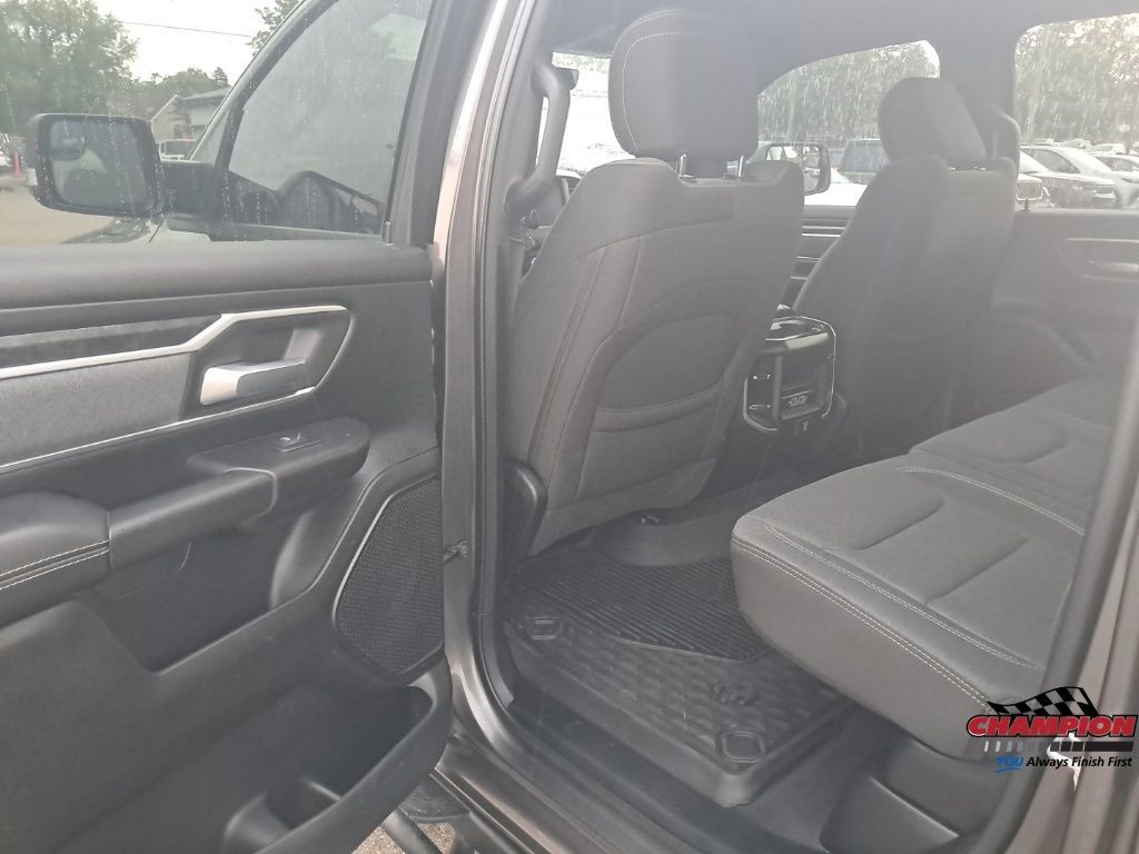 Used 2022 RAM 1500 Big Horn AWD/4WD image 17