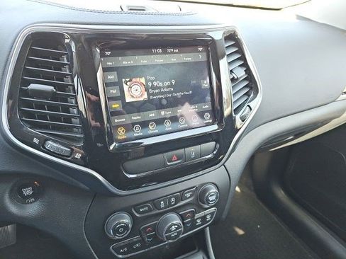 Used 2022 Jeep Cherokee Limited image 24