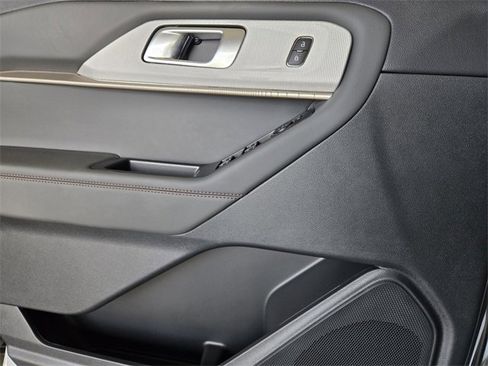 New 2025 Ford Explorer Active w/ Active Comfort Package image 17