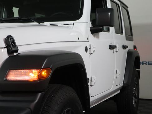 Used 2025 Jeep Wrangler Unlimited Sport AWD/4WD image 11