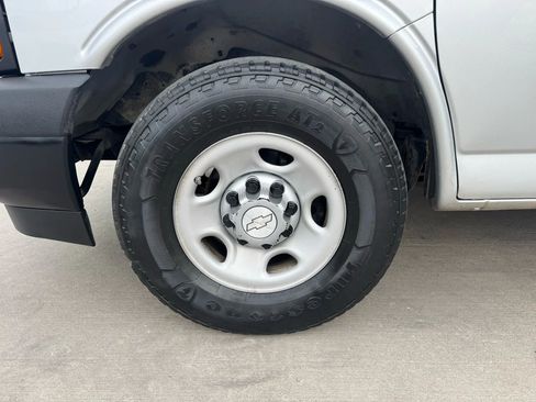 Used 2017 Chevrolet Express 3500 LS image 18