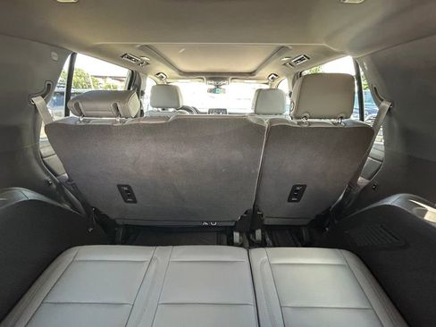 Used 2021 Chevrolet Tahoe LT w/ LT Signature Package RWD image 16