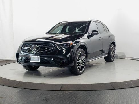 Used 2025 Mercedes-Benz GLC 350e 4MATIC image 3