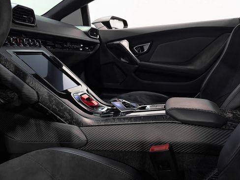 Used 2021 Lamborghini Huracan EVO RWD image 22