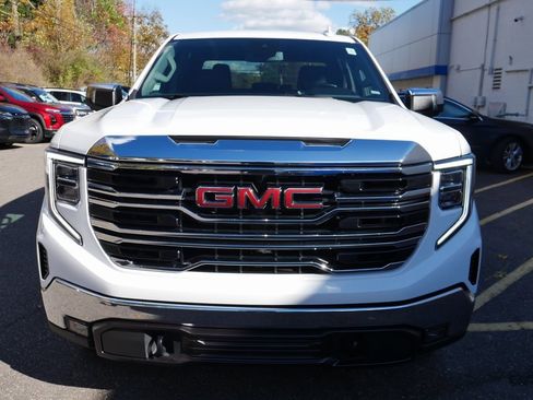 Used 2024 GMC Sierra 1500 SLT image 3