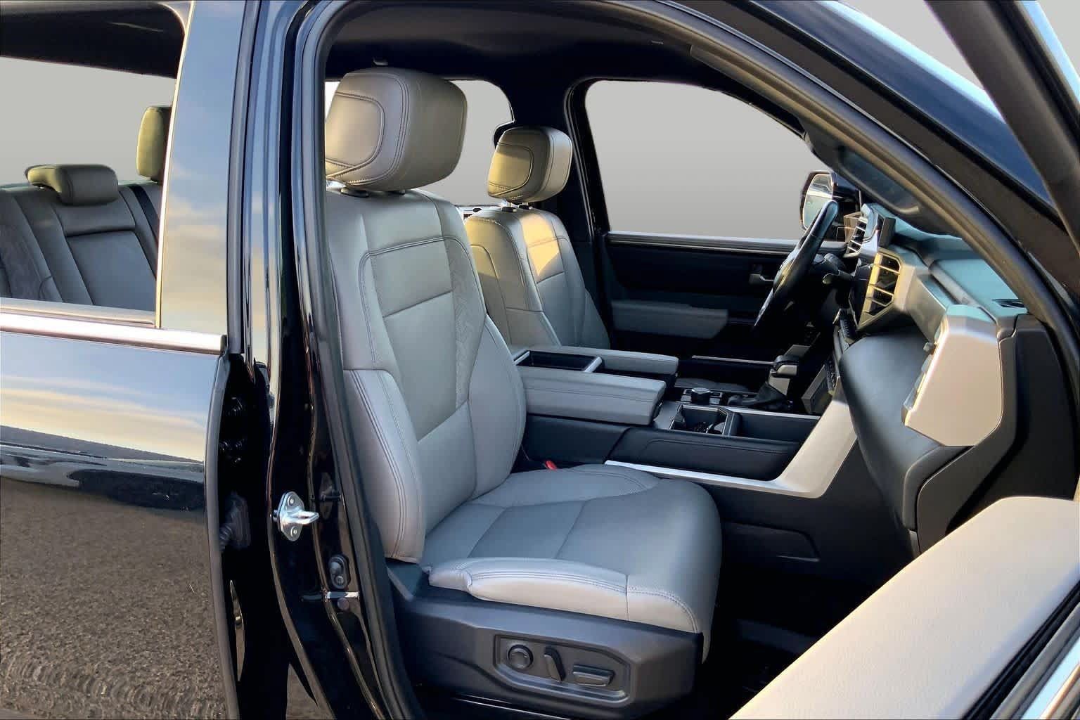 Used 2025 Toyota Tundra Limited AWD/4WD image 9