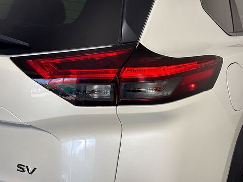 Used 2023 Nissan Rogue SV image 34