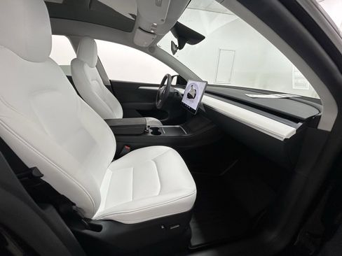 Used 2024 Tesla Model Y Performance image 34