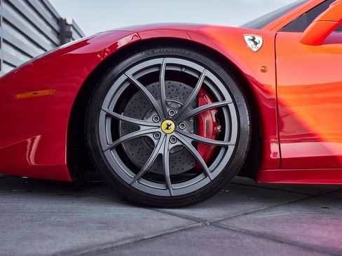 Used 2013 Ferrari 458 Italia Coupe image 3