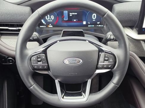 Used 2025 Ford Explorer Platinum AWD/4WD image 19