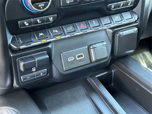 Used 2022 Chevrolet Silverado 1500 High Country w/ Technology Package image 28