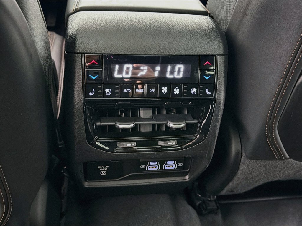Used 2023 Jeep Grand Cherokee L Summit AWD/4WD image 27