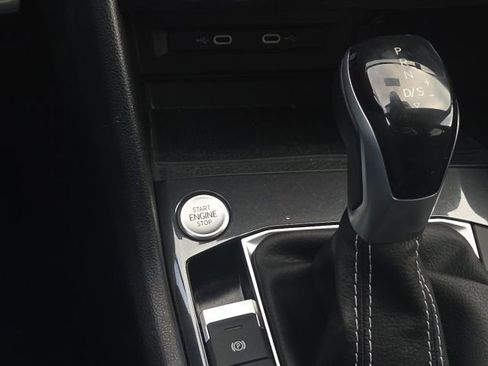 Used 2023 Volkswagen Tiguan SE R-Line image 47