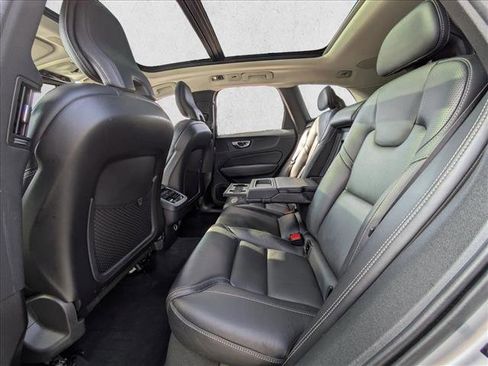 Used 2019 Volvo XC60 T5 Inscription image 22