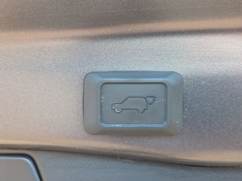 Used 2023 Toyota RAV4 XLE Premium image 33