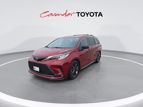 Certified 2024 Toyota Sienna XSE image 4