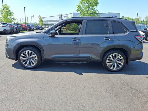 Used 2025 Subaru Forester Touring AWD/4WD image 4