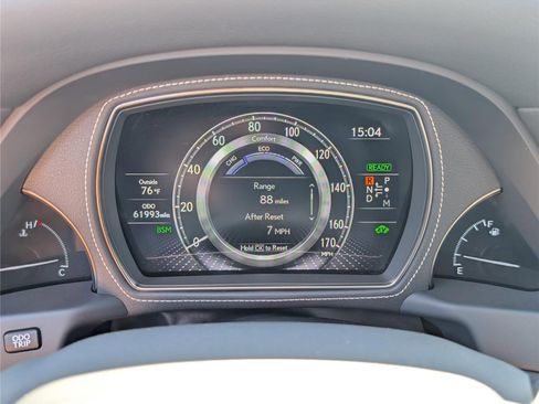 Used 2020 Lexus LS 500h AWD w/ Luxury Package image 32