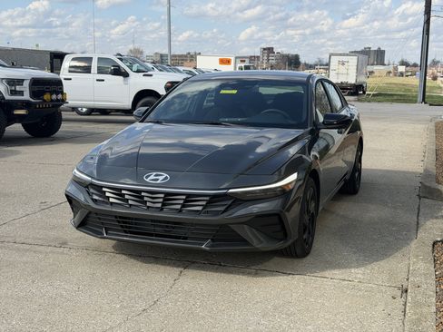 New 2026 Hyundai Elantra Sport FWD image 11