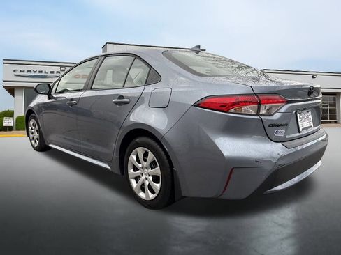 Used 2022 Toyota Corolla LE image 3